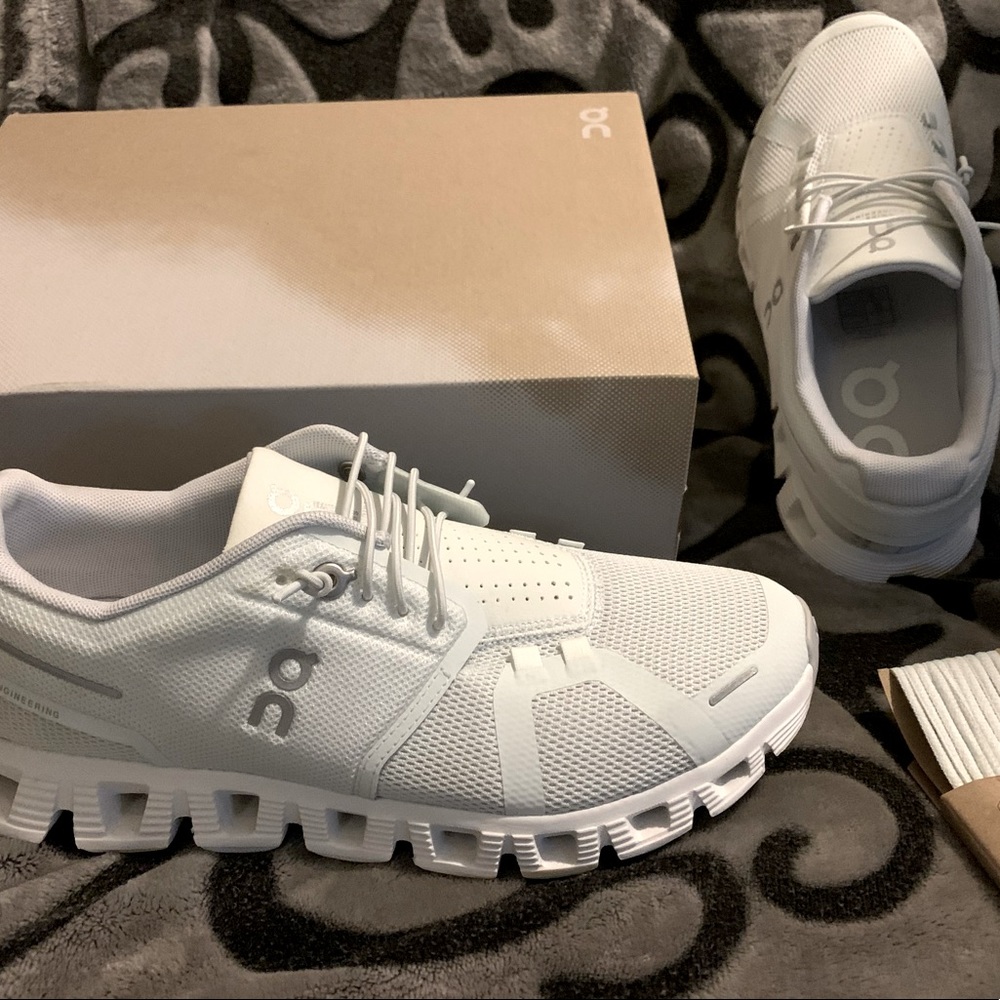 On Cloud 5 ice white. Size 8